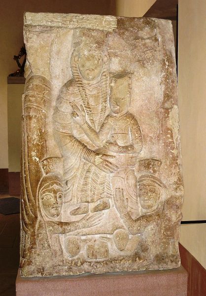 Fichier:La stèle romane historiée.jpg